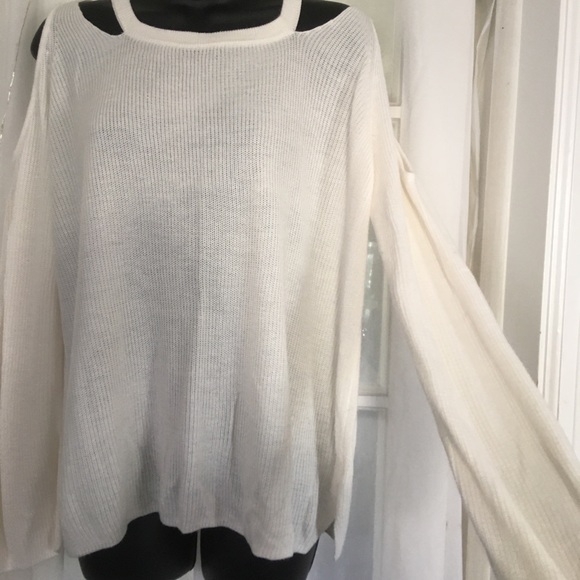 Open shoulder light weight sweater - Picture 4 of 5